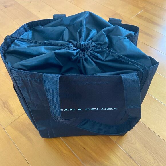 Dean & Deluca Black Insulated Cooler Bag / Tote - 14” x 11.5” x 5.25” - Picture 6 of 9